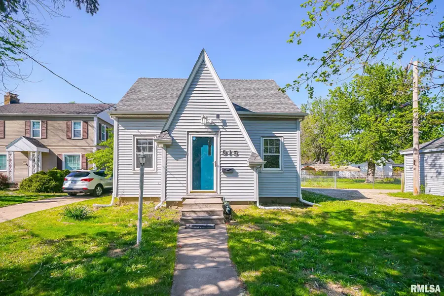 915 W Loucks Avenue, Peoria, IL 61604 - #2