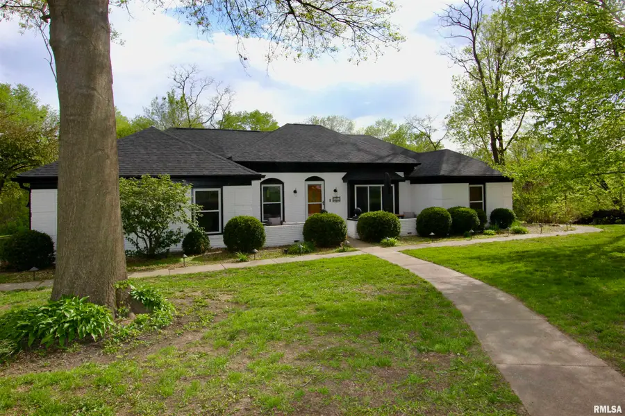 609 N Swords Avenue, West Peoria, IL 61604 - #3