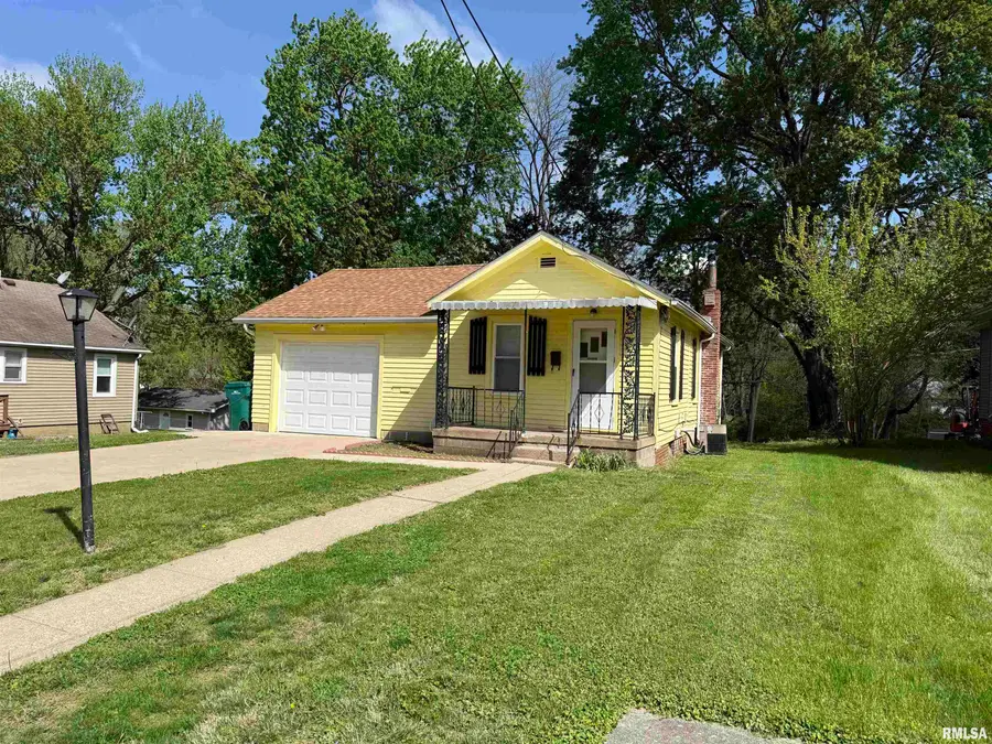 322 E Franklin Street, Macomb, IL 61455 - #2