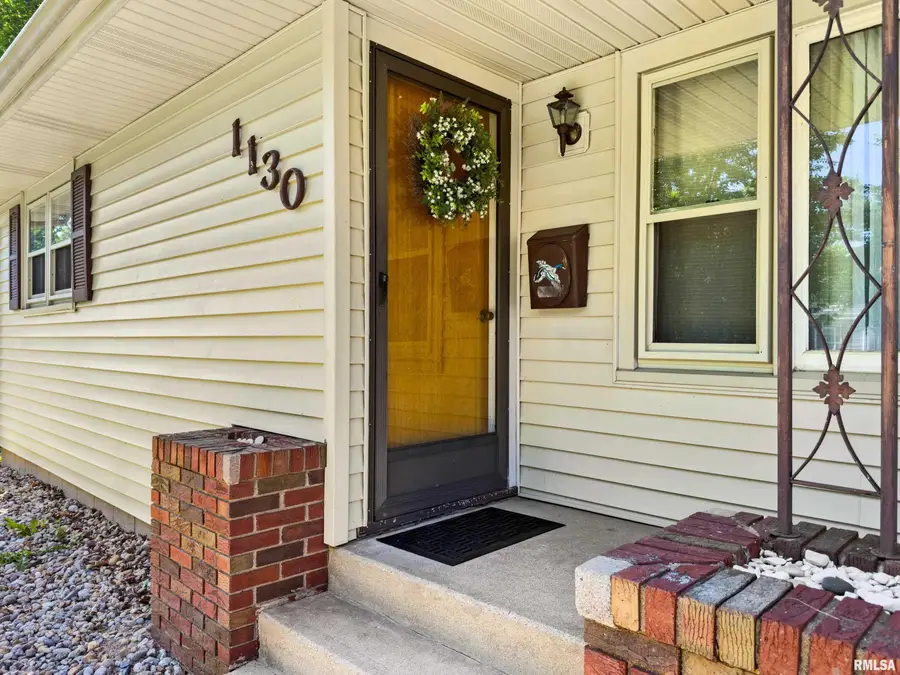 1130 W Sunnyside Street, Chillicothe, IL 61523 - #2