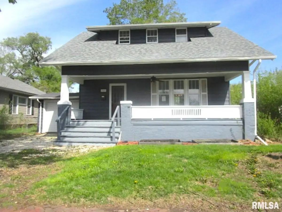 609 N 1st Avenue, Canton, IL 61520 - #1