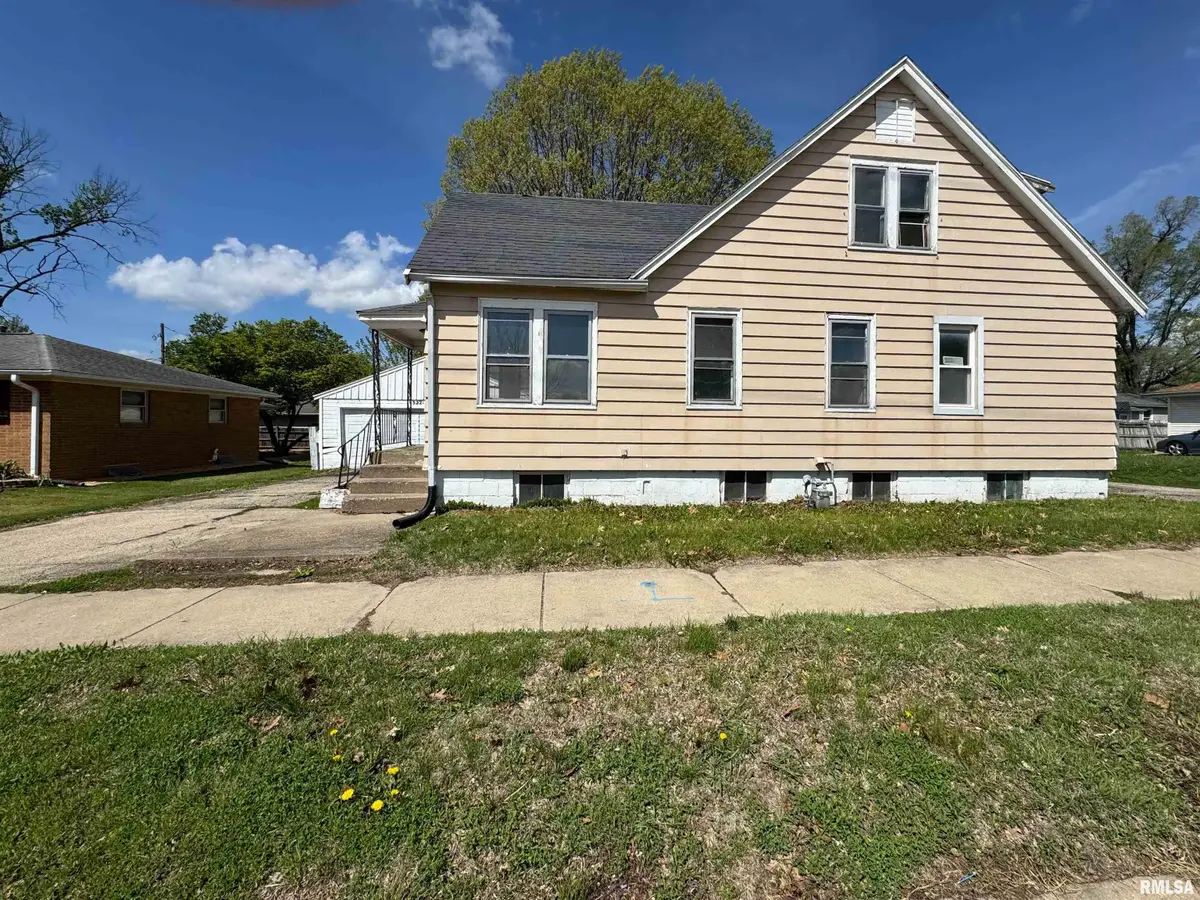 3223 N Wisconsin Avenue, Peoria, IL 61603 - #1