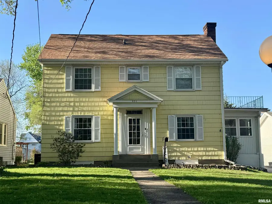 251 W Elm Street, Canton, IL 61520 - #2