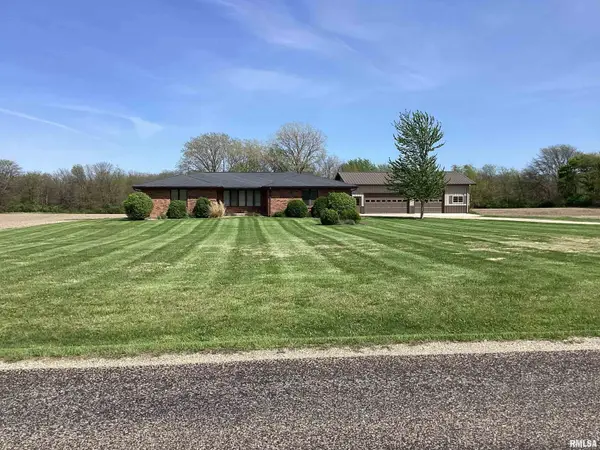 34707 N Diamond Point Road, Farmington, IL 61531