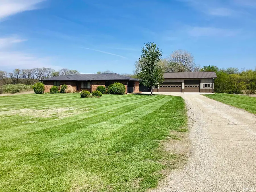 34707 N Diamond Point Road, Farmington, IL 61531 - #3