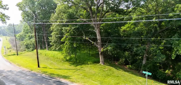 3041 Zion Oaks Road, Pekin, IL 61554