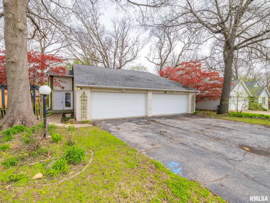 3601 W Richwoods Boulevard, Peoria, IL 61604 - #3