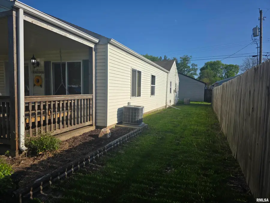 1406 Henrietta Street, Pekin, IL 61554 - #3