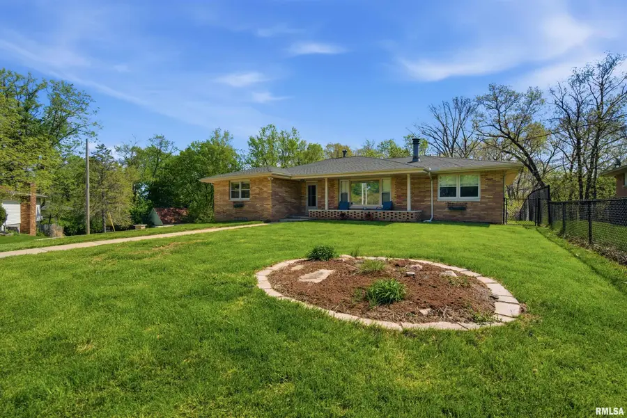 137 Baker Street, East Peoria, IL 61611 - #2