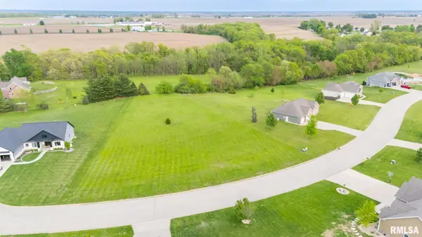 116 Lost Creek Court, Pekin, IL 61554