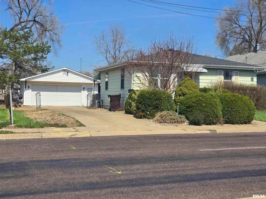 324 Edmund Street, East Peoria, IL 61611 - #2