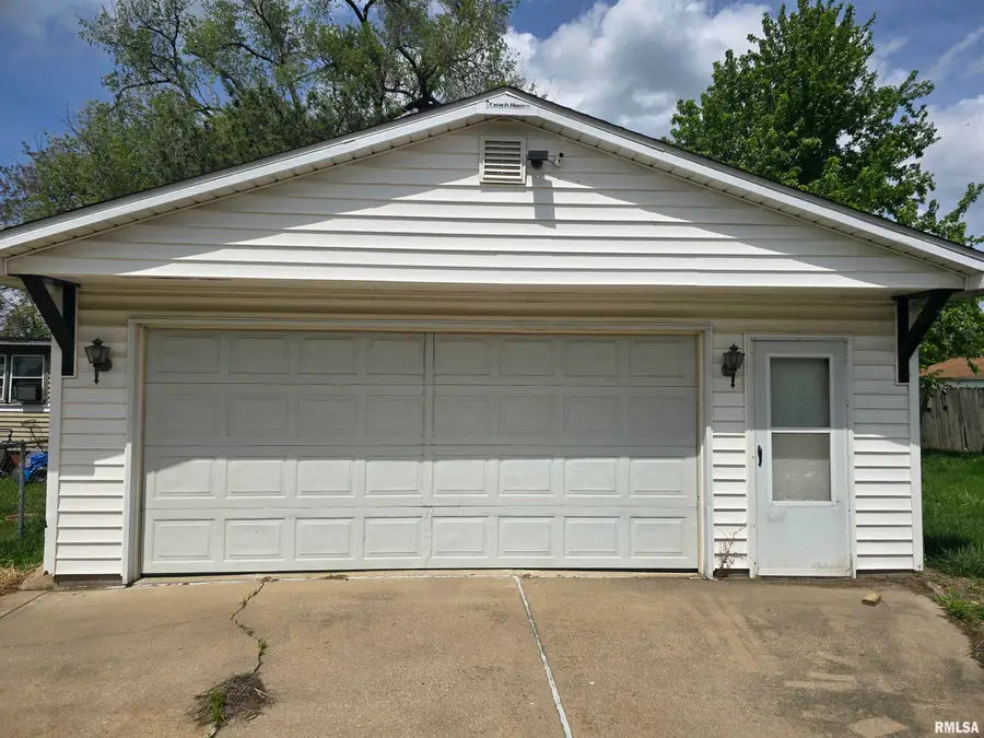 324 Edmund Street, East Peoria, IL 61611 - #3