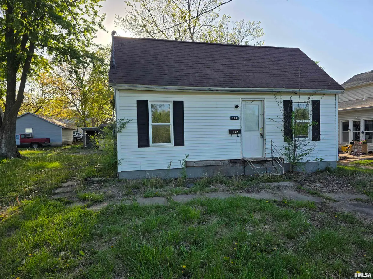 454 S 3rd Avenue, Canton, IL 61520 - #1