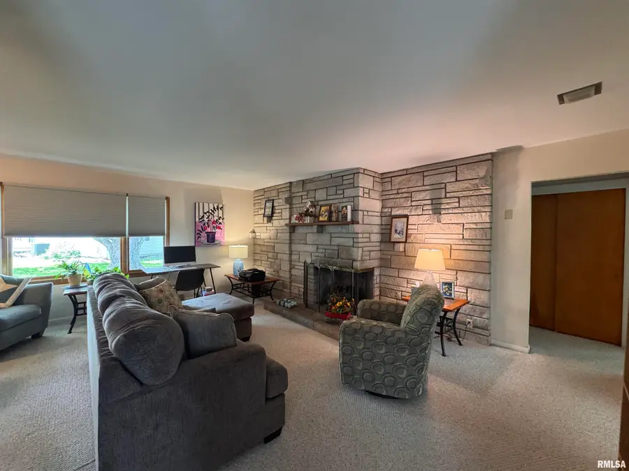 731 Madelyn Avenue, Macomb, IL 61455 - #2