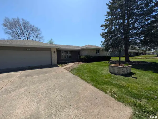 449 E Oak Street, Washburn, IL 61570
