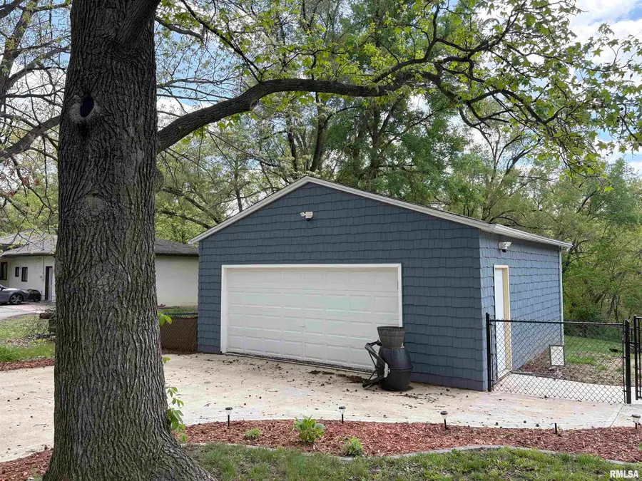 3306 W Glen Avenue, Peoria, IL 61615 - #3