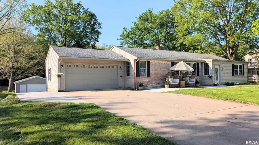 804 Hilldale Avenue, Washington, IL 61571 - #2
