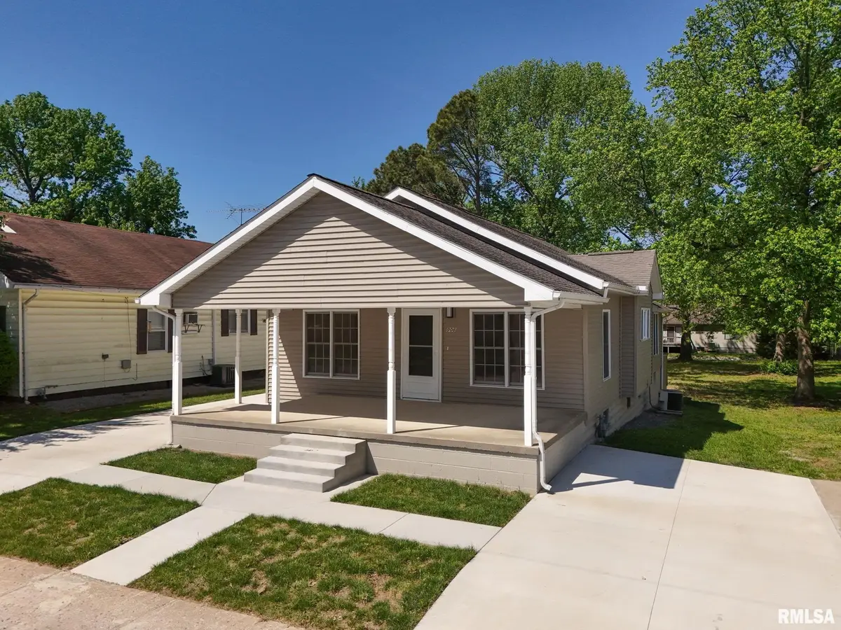 906 N Johnson Street, Marion, IL 62959 - #1