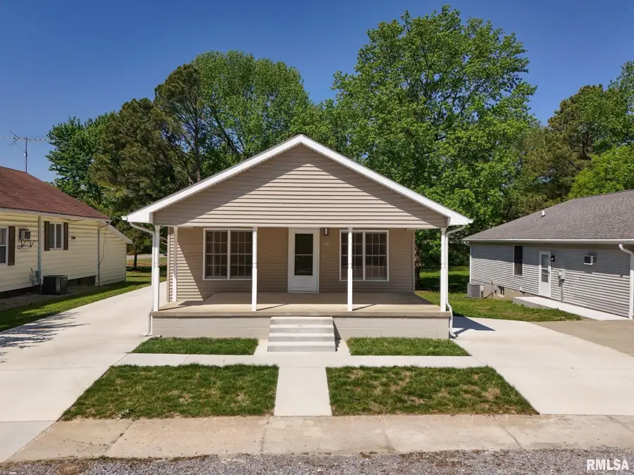 906 N Johnson Street, Marion, IL 62959 - #2