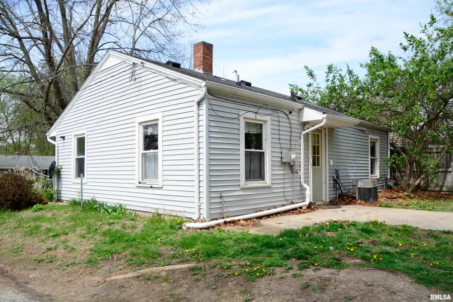 325 S White Street, Macomb, IL 61455 - #2
