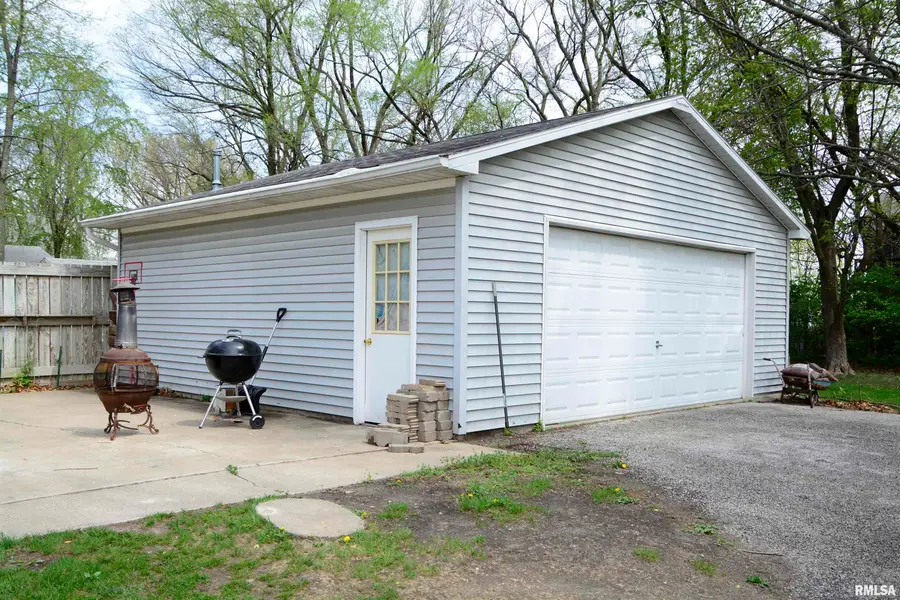 325 S White Street, Macomb, IL 61455 - #3