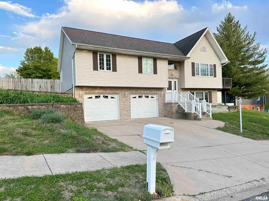 2208 Granada Drive, Pekin, IL 61554 - #2