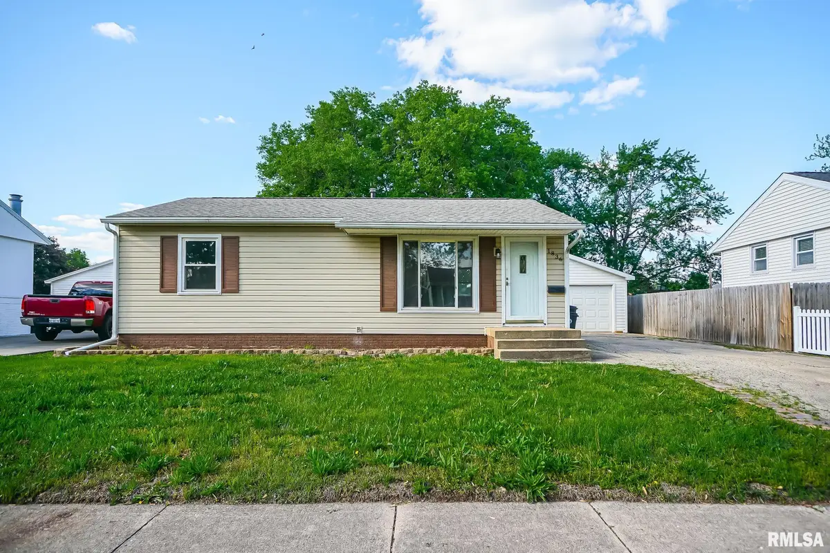 1836 Columbus Drive, Pekin, IL 61554 - #1