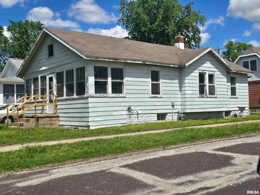 1230 Summer Street, Pekin, IL 61554 - #2