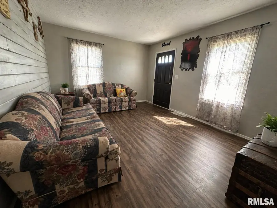 270 Thompson Court, Canton, IL 61520 - #2