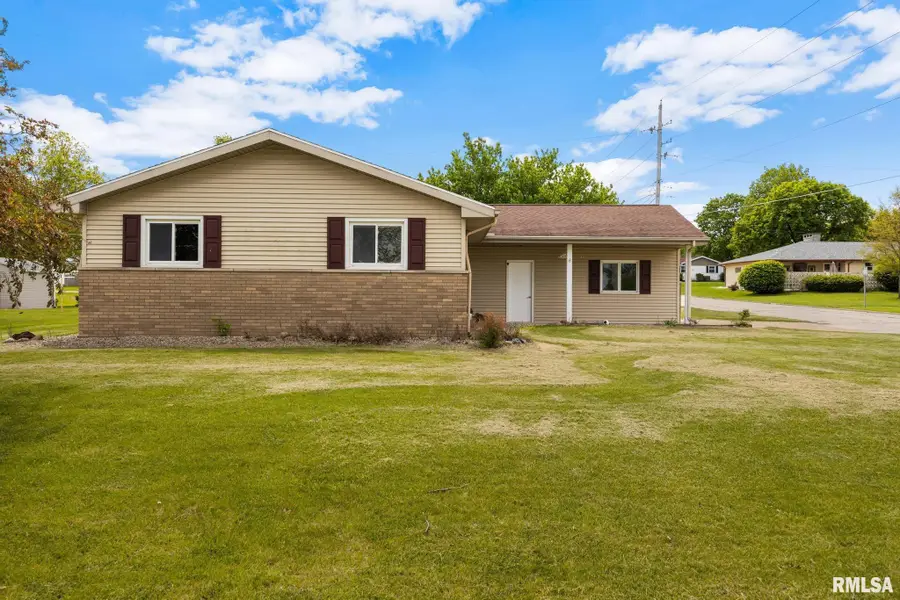320 W Michigan Avenue, Metamora, IL 61548 - #3