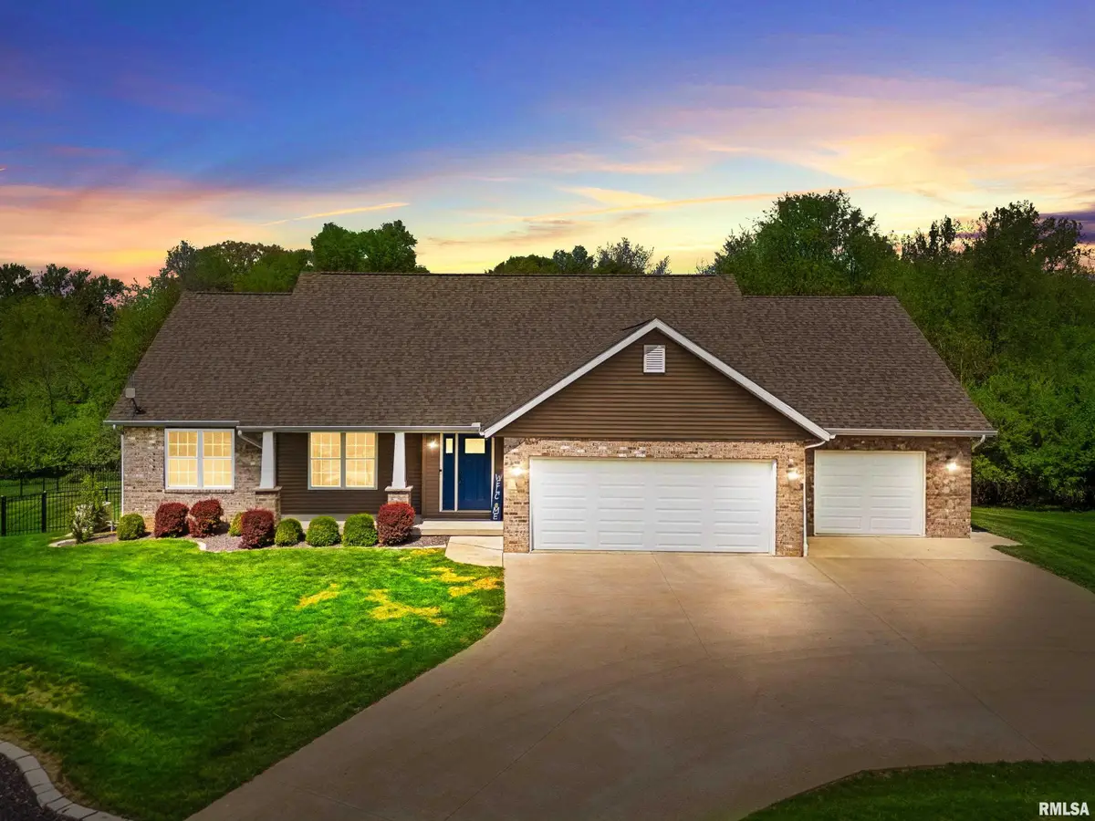 4 Valley High Drive, Pekin, IL 61554 - #1