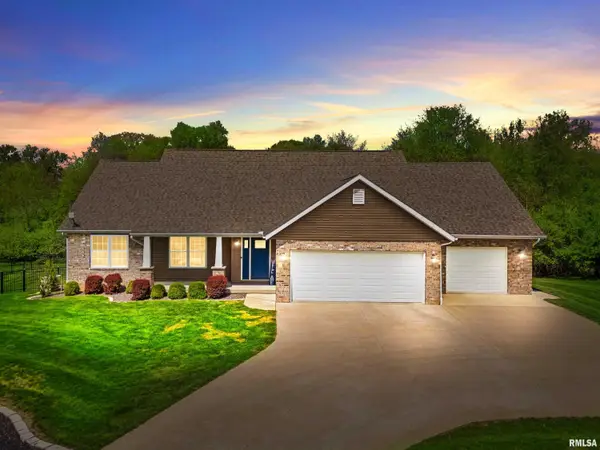 4 Valley High Drive, Pekin, IL 61554