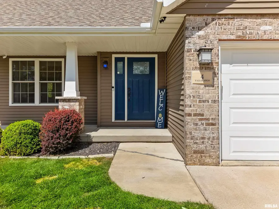 4 Valley High Drive, Pekin, IL 61554 - #2