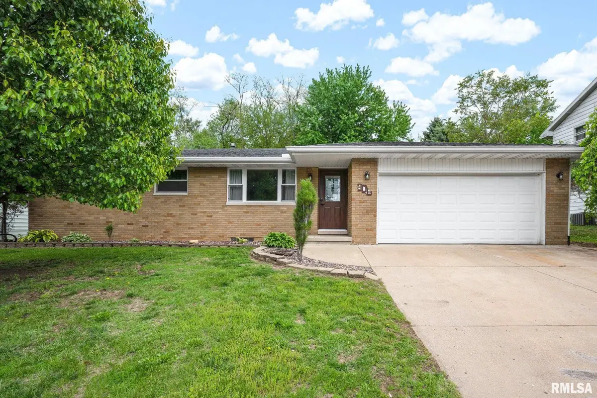 306 Parkway Lane, Pekin, IL 61554 - #1
