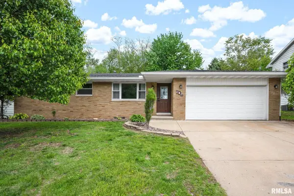 306 Parkway Lane, Pekin, IL 61554