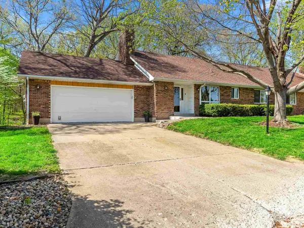 1B Country Club Court, Pekin, IL 61554