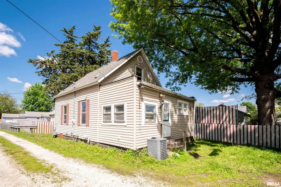 41 N 6th Avenue, Canton, IL 61520 - #3