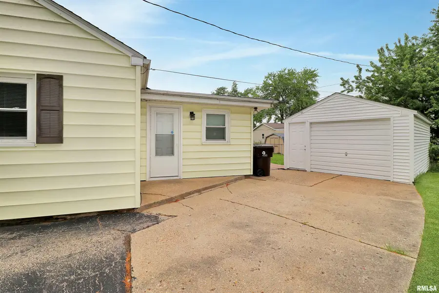 725 W Purtscher Drive, Peoria, IL 61614 - #3