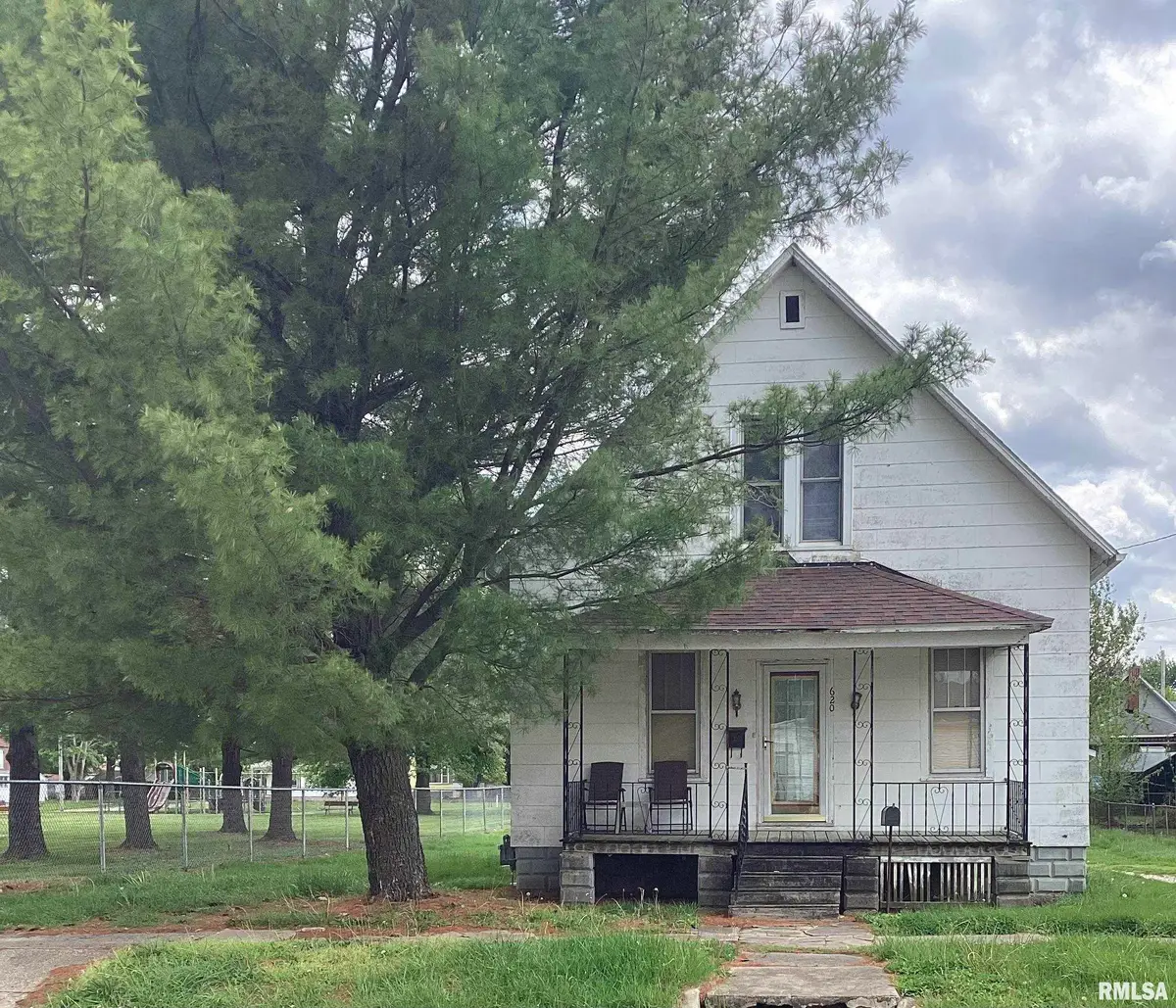 620 E Walnut Street, Canton, IL 61520 - #1