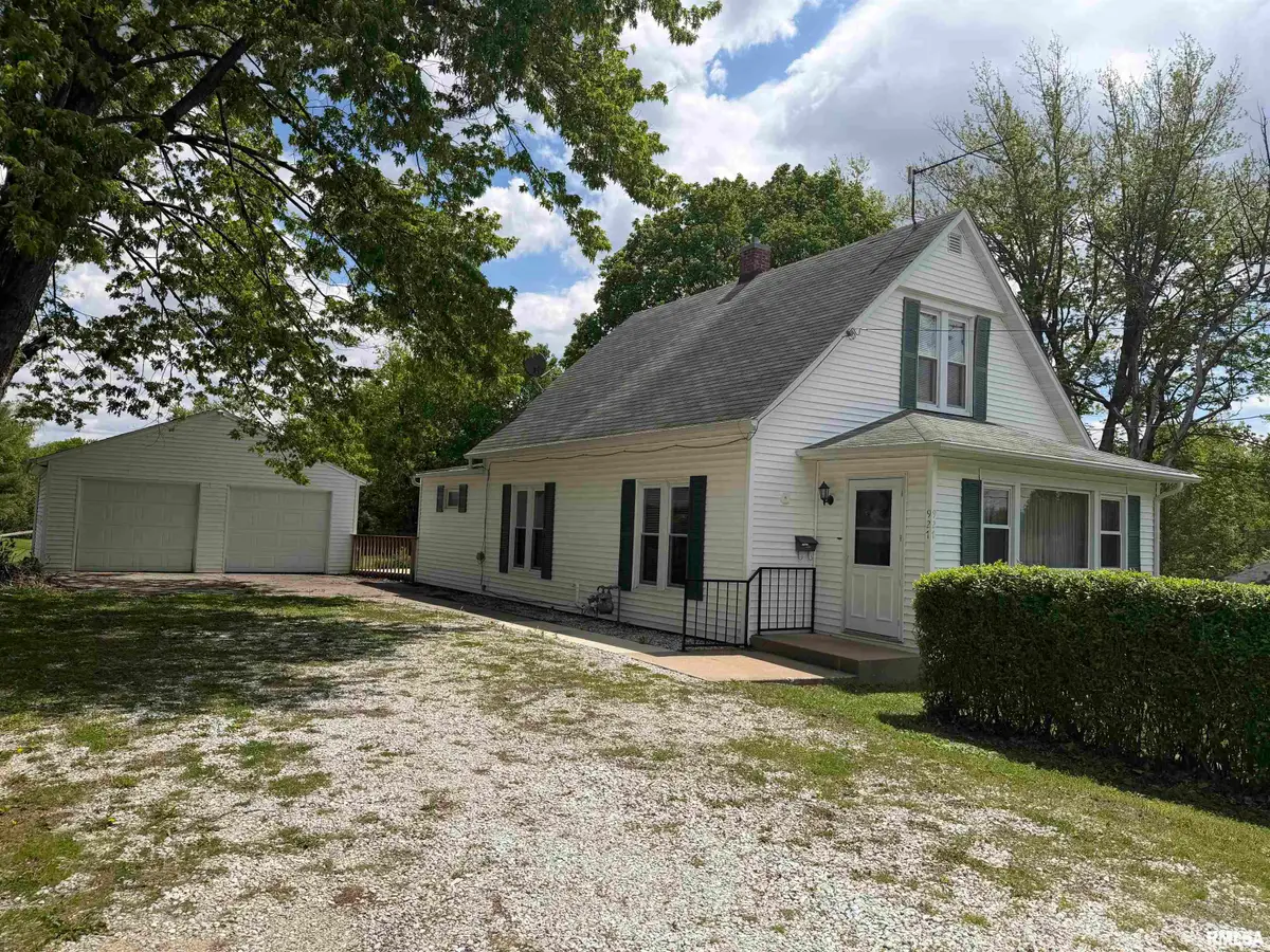 927 S Garfield Street, Macomb, IL 61455 - #1