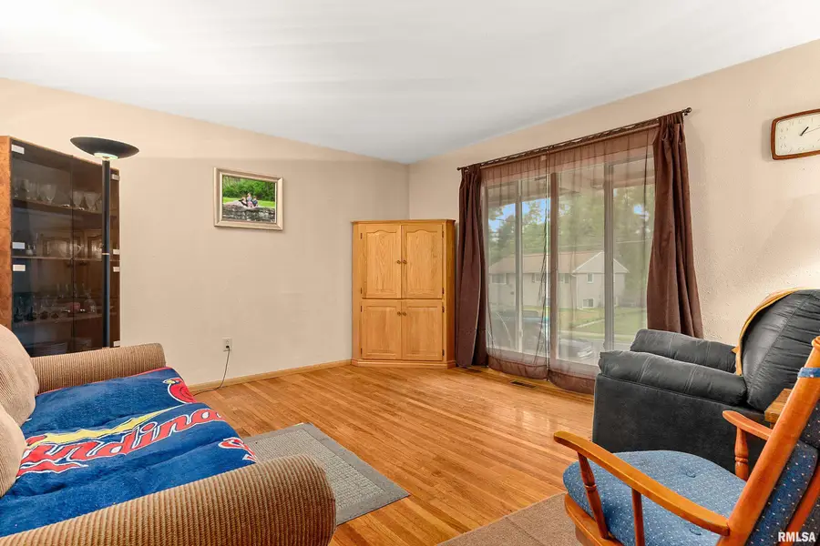 1607 Memorial Drive, Pekin, IL 61554 - #2