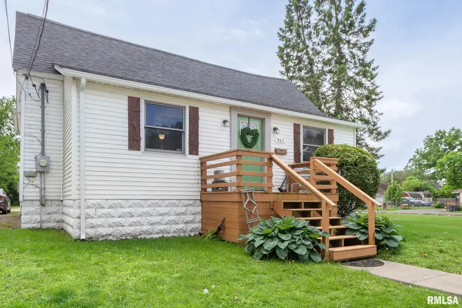 907 E Main Street, Marion, IL 62959 - #2
