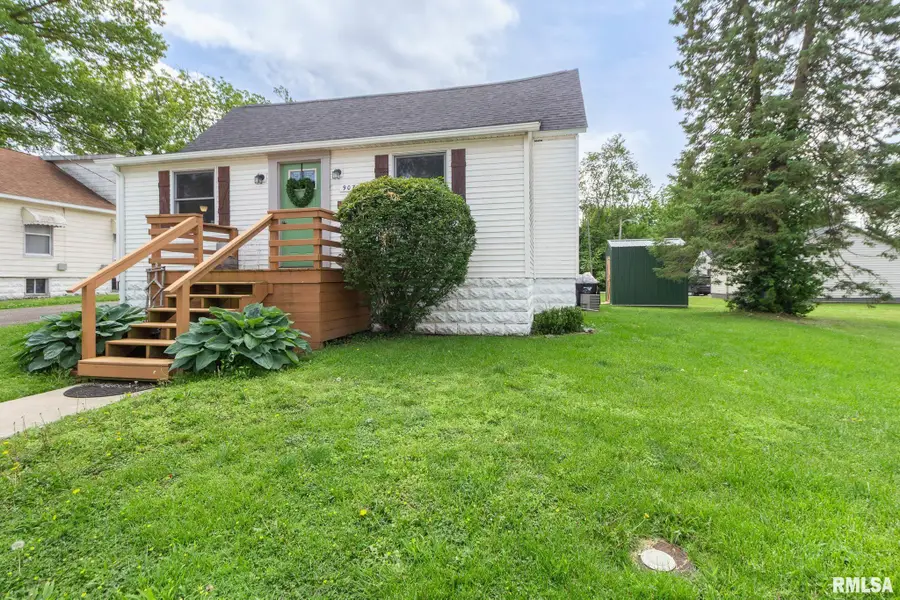 907 E Main Street, Marion, IL 62959 - #3