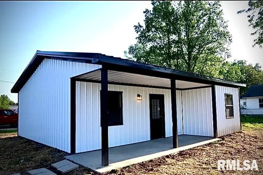 1002 W Monroe Street, Herrin, IL 62948 - #2