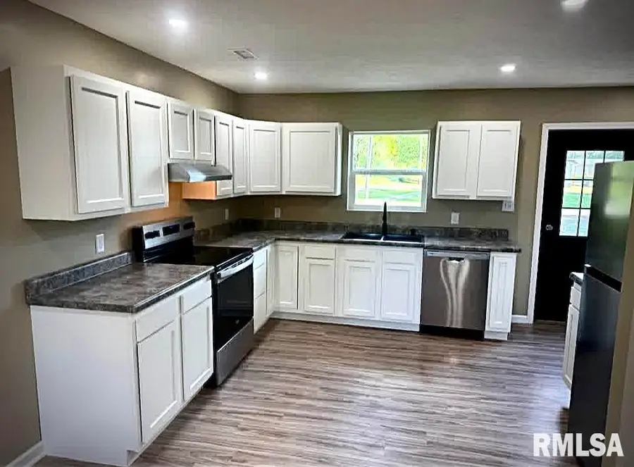 1002 W Monroe Street, Herrin, IL 62948 - #3