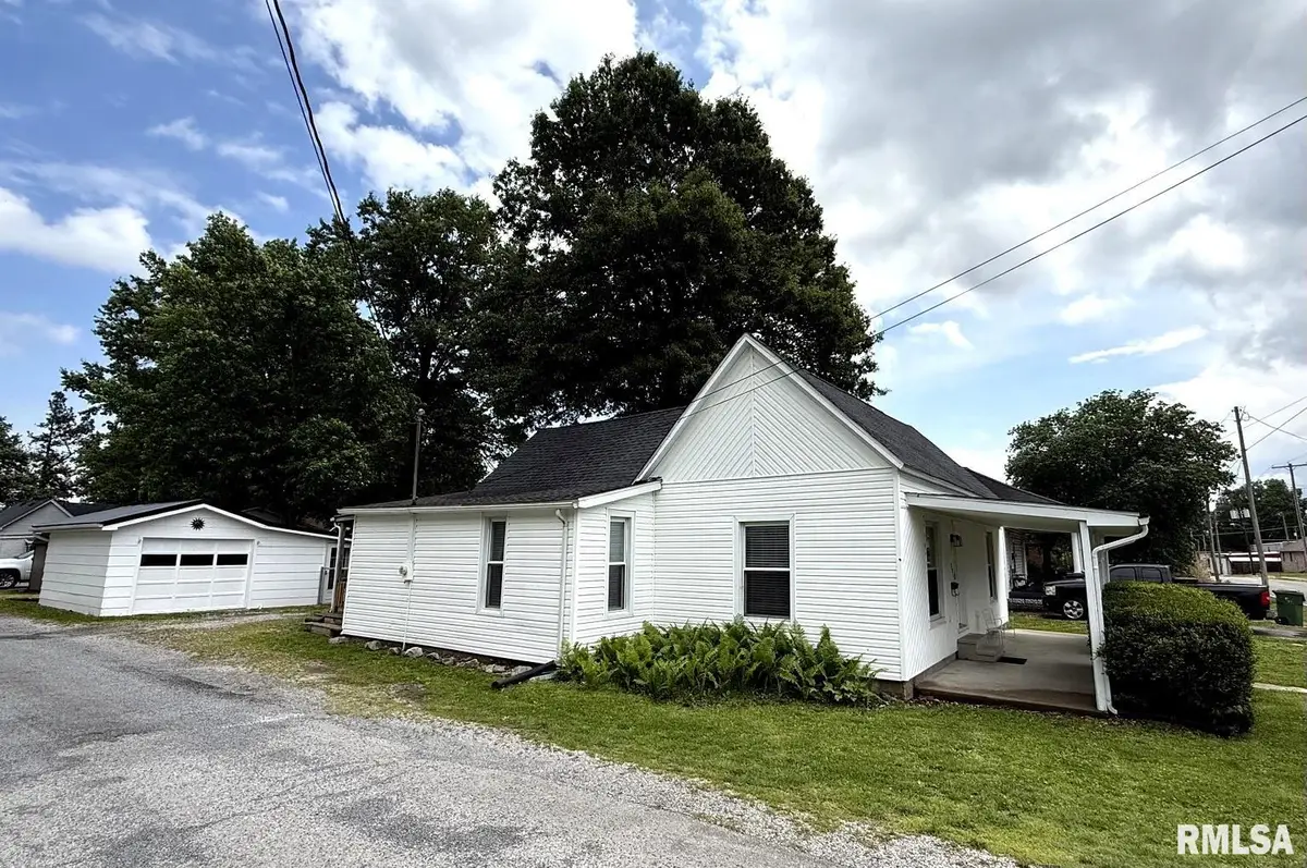 801 Monroe Avenue, Johnston City, IL 62951 - #1