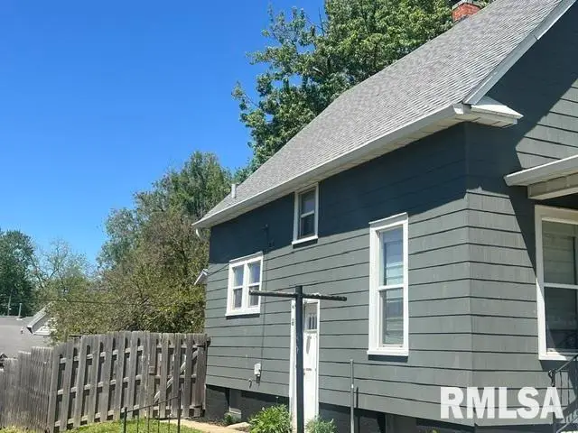 636 N 8th Avenue, Canton, IL 61520 - #2