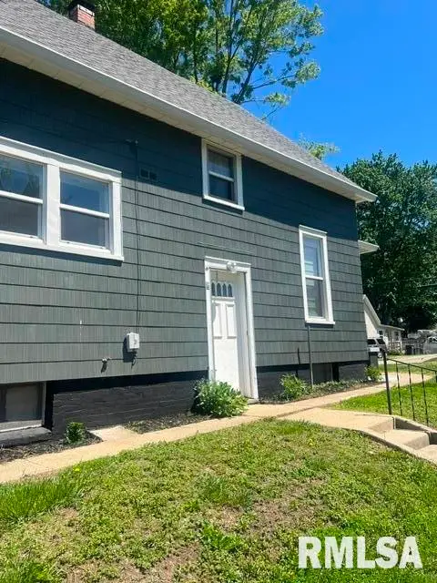 636 N 8th Avenue, Canton, IL 61520 - #3