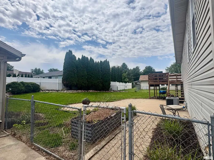104 Independence Drive, East Peoria, IL 61611 - #3