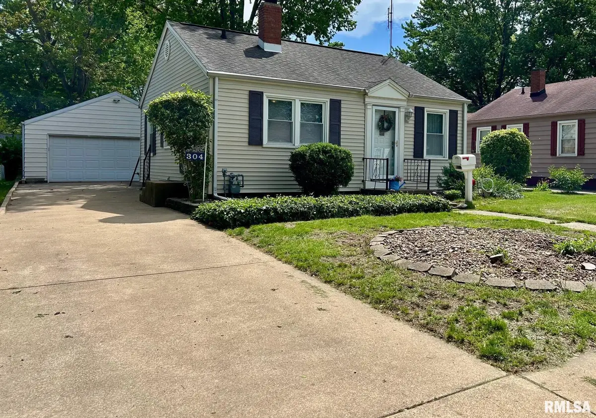 304 Sherwood Drive, Pekin, IL 61554 - #1